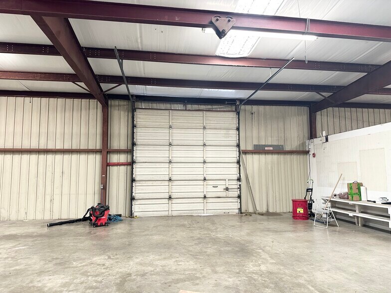 More Photos Of 7700 Padre Island Hwy, Brownsville Light Distribution For Lease