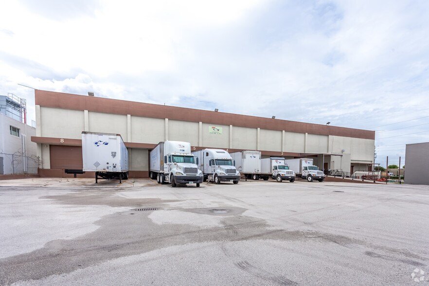 More Photos Of 2323 NW 72nd Ave, Miami Manufacturing For Lease