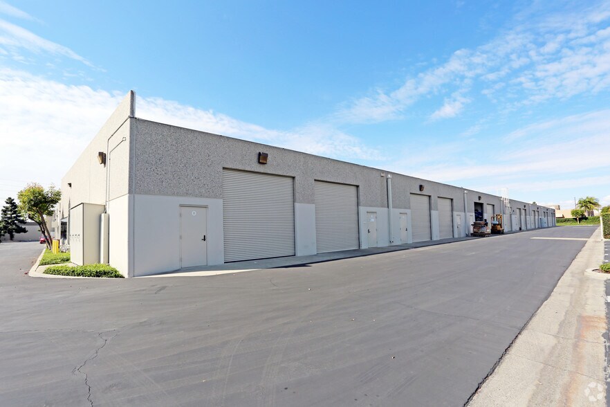 More Photos Of 555 W Lambert Rd, Brea Warehouse For Lease