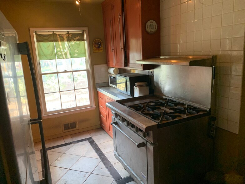More Photos Of 1826 Wellington Rd, Los Angeles Specialty For Sale