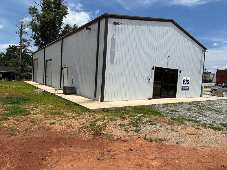 More Photos Of 410 Long Ave, Greenwood Light Distribution For Lease