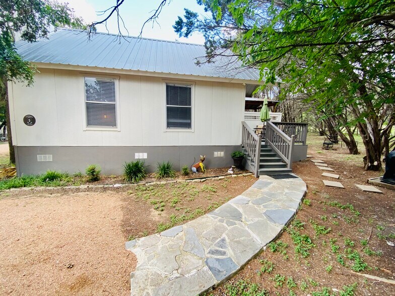 More Photos Of 104 Scudder Ln, Wimberley Hotel For Sale