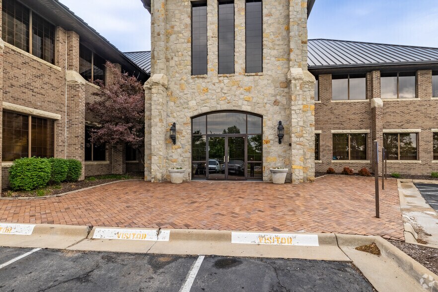 More Photos Of 1414 SW Ashworth Pl, Topeka Office For Lease