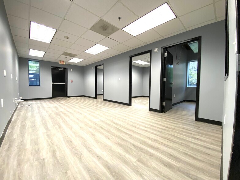 More Photos Of 2488 SW Lakewood Ave, Atlanta Office Residential For Lease