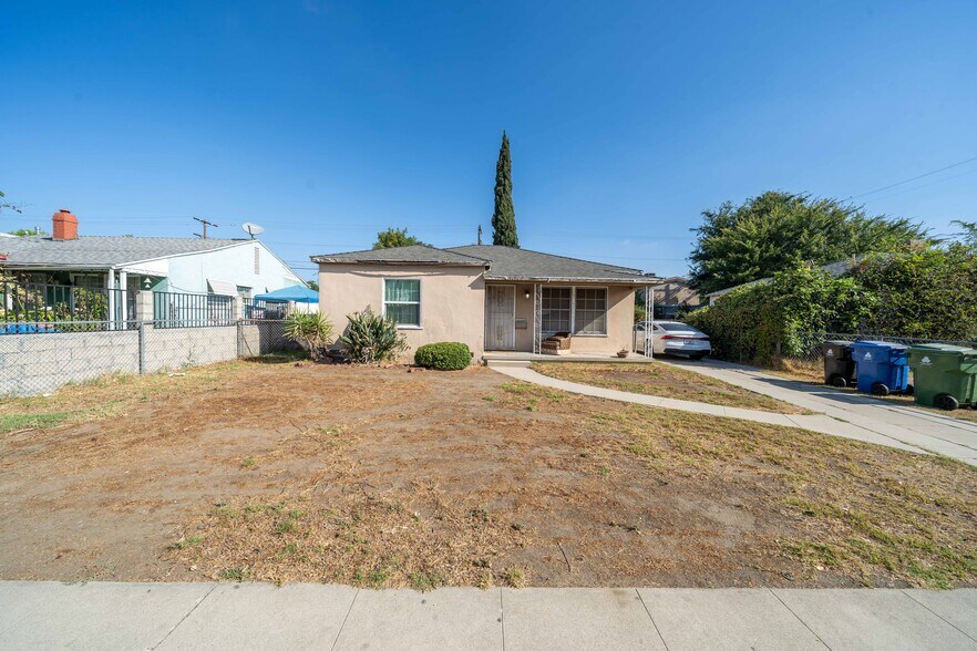 More Photos Of 14005 Victory Blvd, Van Nuys Multifamily For Sale