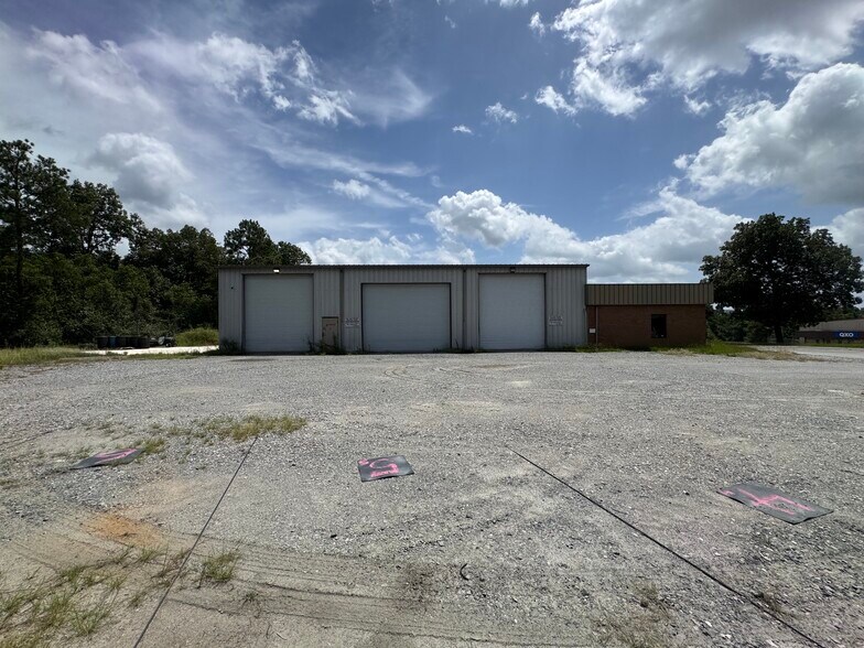 More Photos Of 225 Allied Industrial Blvd, Macon-Bibb Warehouse For Lease