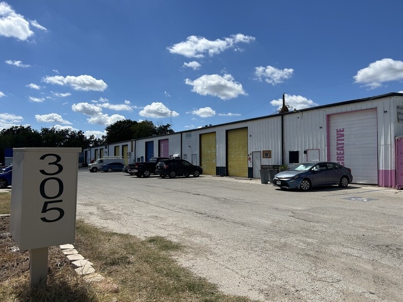 More Photos Of 305 E Saint Elmo Rd, Austin Service For Sale