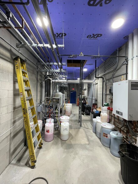 More Photos Of 35 W Franklin St, Evansville Carwash For Sale