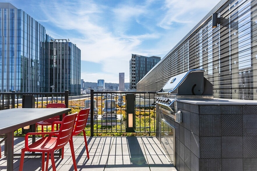 More Photos Of 77 NE Grand Ave, Portland Apartments For Lease