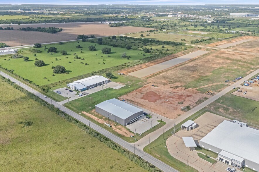 More Photos Of 30011 Binford Park Rd, Waller Warehouse For Lease