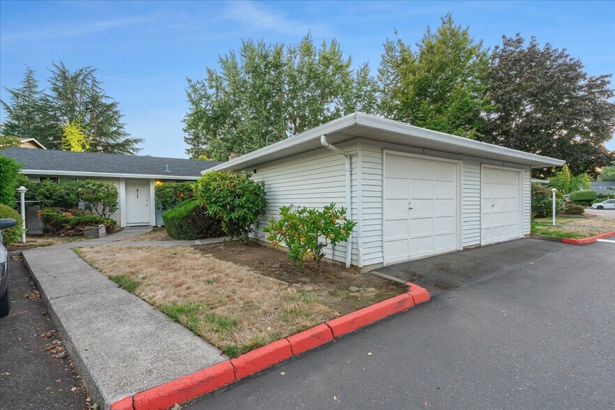 Primary Photo Of 1757 NE 162nd Ave, Portland Apartments For Sale