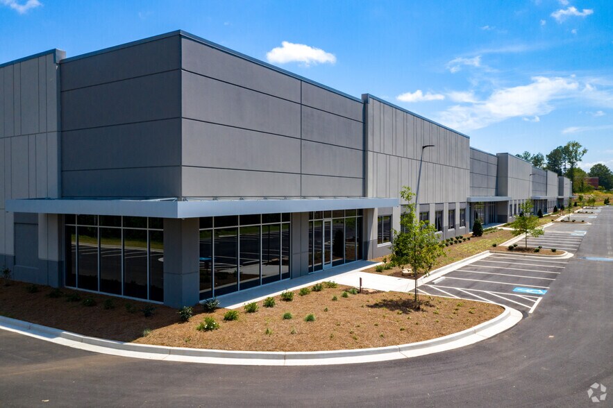 More Photos Of 6520 Corporate Ct, Alpharetta Manufacturing For Lease