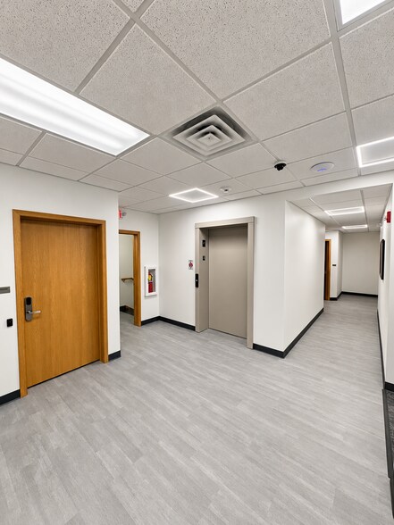 More Photos Of 310 Ohio St, Oshkosh Office For Sale