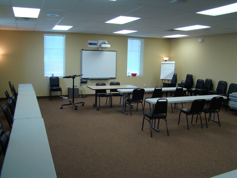 More Photos Of 32875 Solon Rd, Solon Medical For Lease