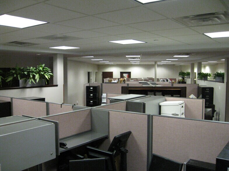 More Photos Of 1600 W Bloomfield Rd, Bloomington Medical For Sale