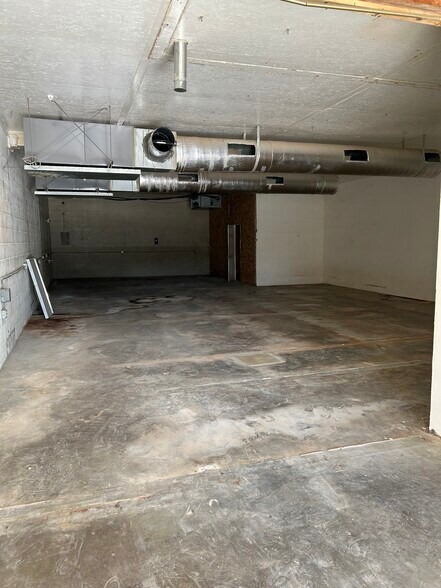 More Photos Of 15111 Keswick St, Van Nuys Warehouse For Sale
