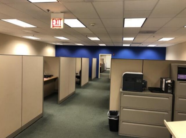 More Photos Of 435 W Fullerton Ave, Elmhurst Light Manufacturing For Sale