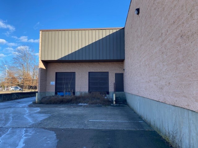 More Photos Of 10 Middletown Ave, North Haven Warehouse For Lease