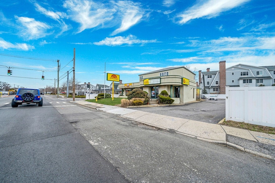 More Photos Of 777 Broadway, Amityville Restaurant For Sale