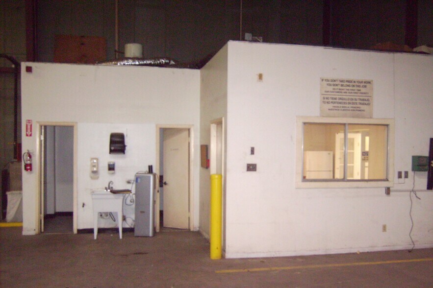 More Photos Of 13510 Ralph Culver Rd, Houston Warehouse For Lease