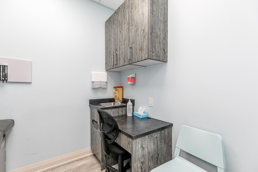 More Photos Of 50 Bur Oak Ave, Markham Storefront For Sale