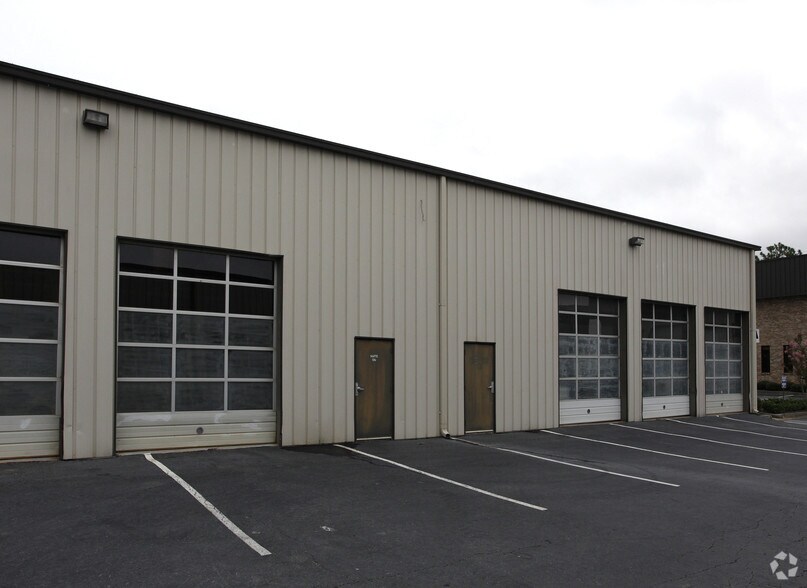 More Photos Of 180 Walter Way, Fayetteville Warehouse For Lease