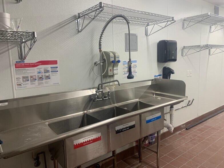 More Photos Of 1725 Spruce St, Riverside Restaurant For Lease