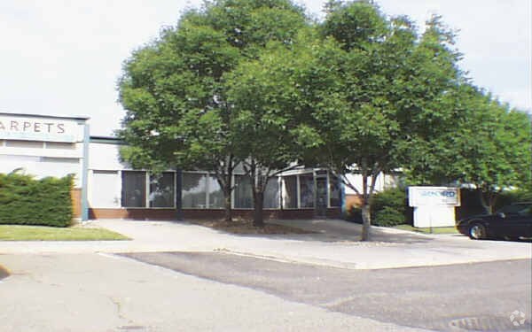 More Photos Of 1729 S Wadsworth Blvd, Lakewood Warehouse For Lease
