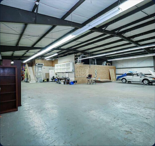 More Photos Of 505 Industrial Dr, Woodstock Mixed Retail For Sale