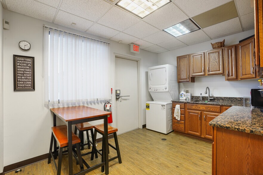 More Photos Of 10 E Willow St, Millburn Office For Lease