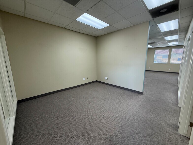 More Photos Of 1413 Bailey Dr, Hanford Office For Lease