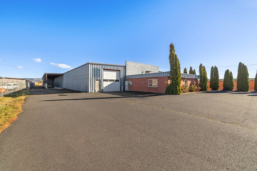 More Photos Of 3735 Washburn Way, Klamath Falls Warehouse For Lease