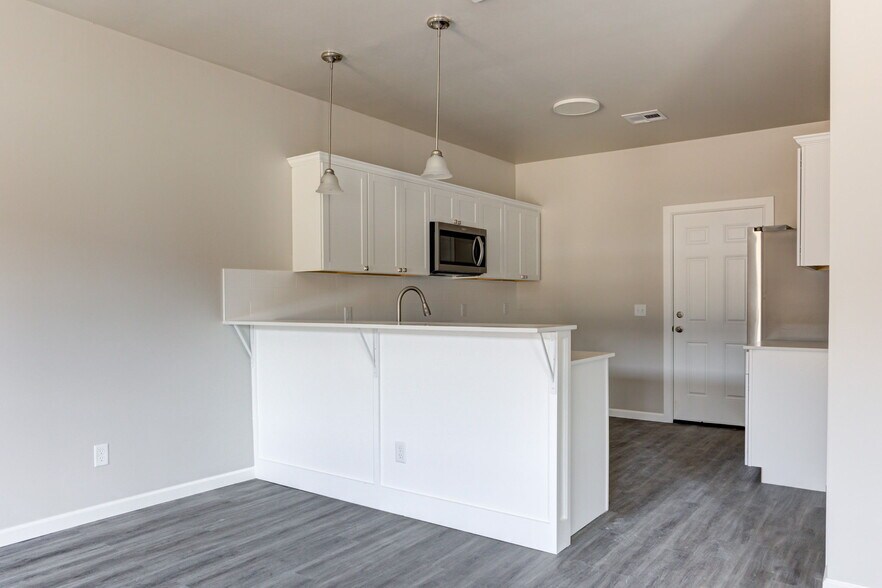 More Photos Of 12001 Rivers Trl, Oklahoma City Specialty For Sale