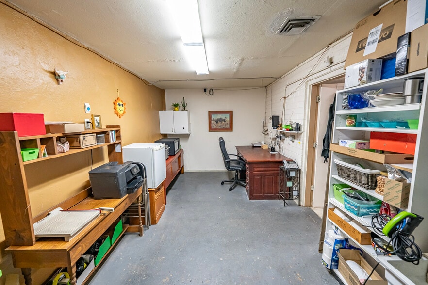 More Photos Of 2565 E Northern Ave, Kingman General Retail For Sale