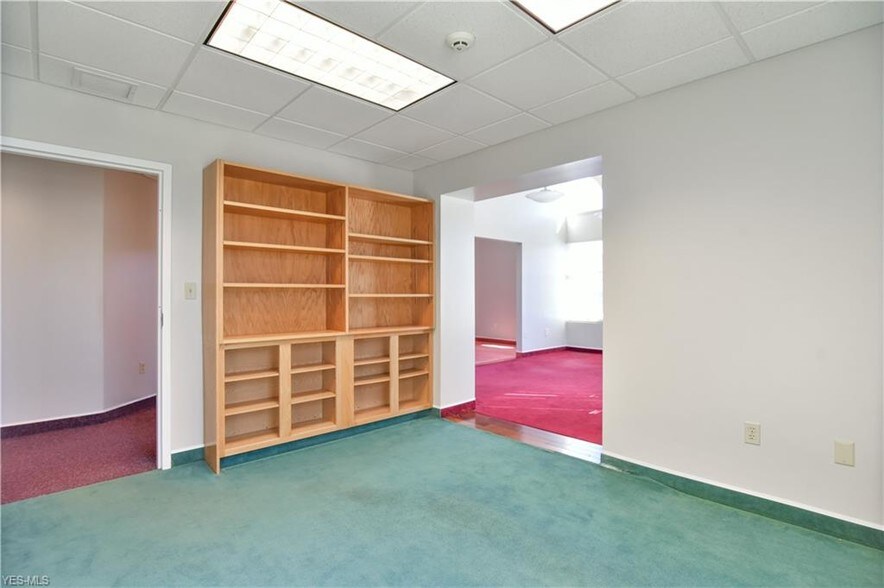 More Photos Of 8790 E Market St, Warren Medical For Sale