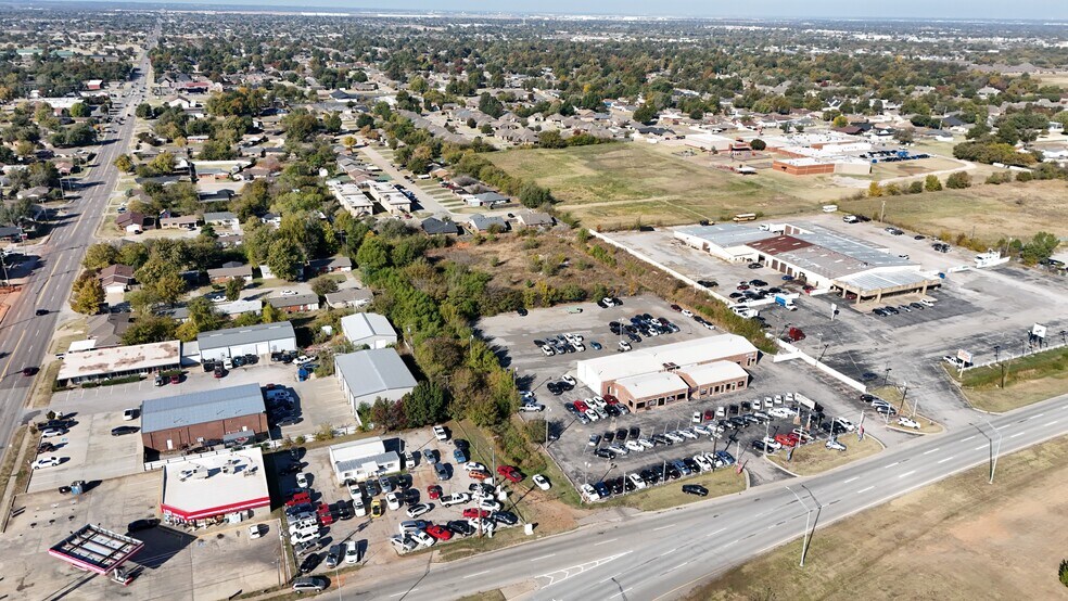 More Photos Of 2901 N Shields Blvd, Oklahoma City Auto Dealership For Sale