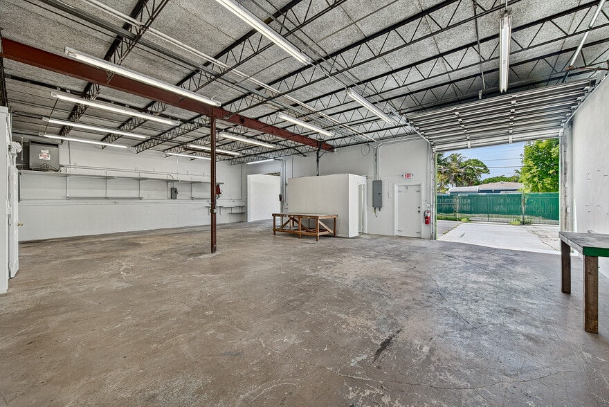 Primary Photo Of 900-950 NE 40th Ct, Oakland Park Warehouse For Lease
