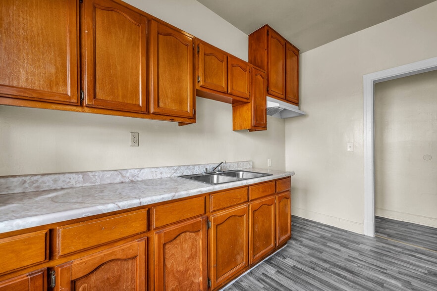 More Photos Of 5734 Broadway, Los Angeles Storefront Retail Residential For Sale