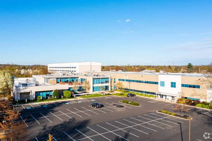 More Photos Of 330-339 S Warminster Rd, Hatboro Warehouse For Lease