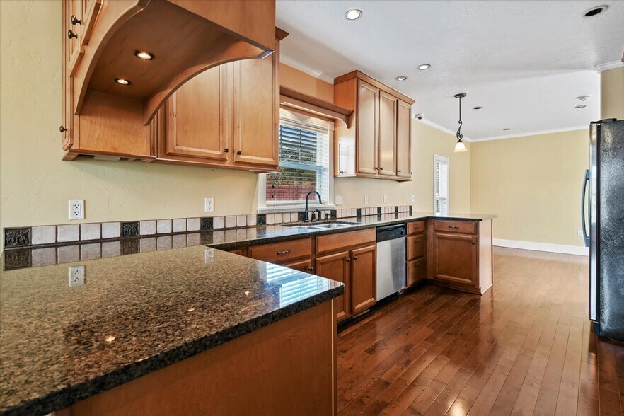 More Photos Of 520 16th Ave N, Nampa Office Residential For Sale