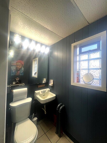 More Photos Of 1828-1832 E 35th St, Minneapolis Storefront For Lease