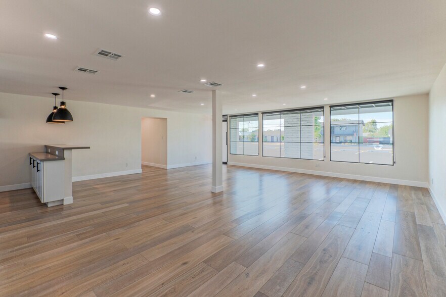 More Photos Of 3530 E Indian School Rd, Phoenix Office For Lease