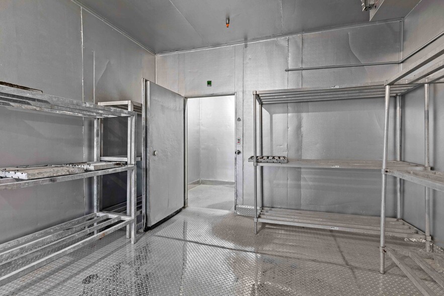 More Photos Of 13311 Sherman Way, North Hollywood Warehouse For Sale