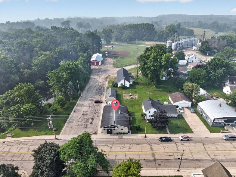 More Photos Of 133 E Main St, Embarrass Specialty For Sale