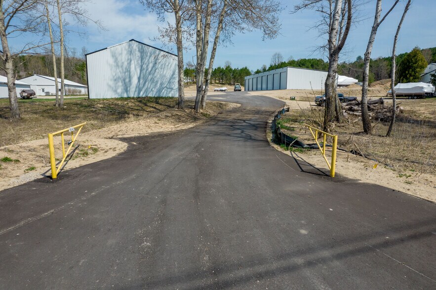 More Photos Of 8597 Bingham Rd, Traverse City Warehouse For Sale
