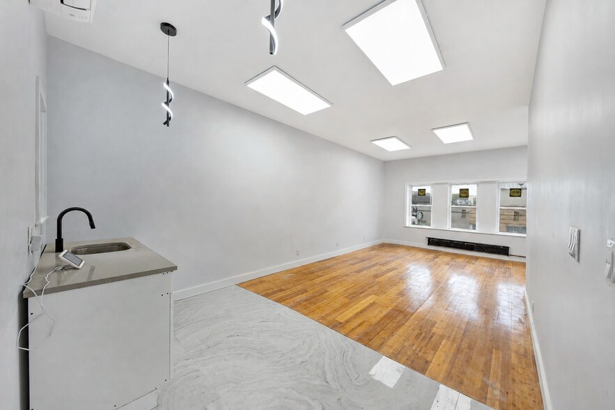 More Photos Of 1997-2013 Mcdonald Ave, Brooklyn Showroom For Lease