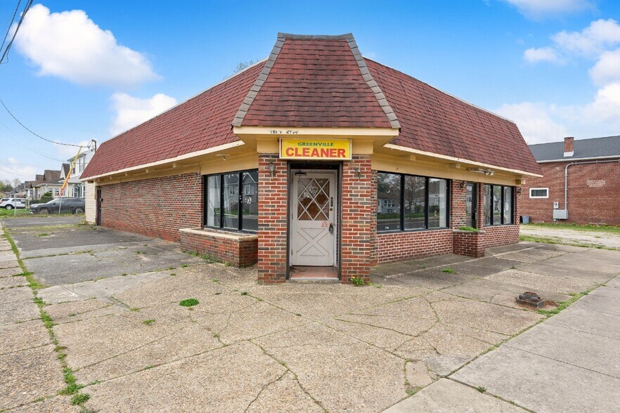 More Photos Of 402 W Kings Hwy, Mount Ephraim Freestanding For Sale