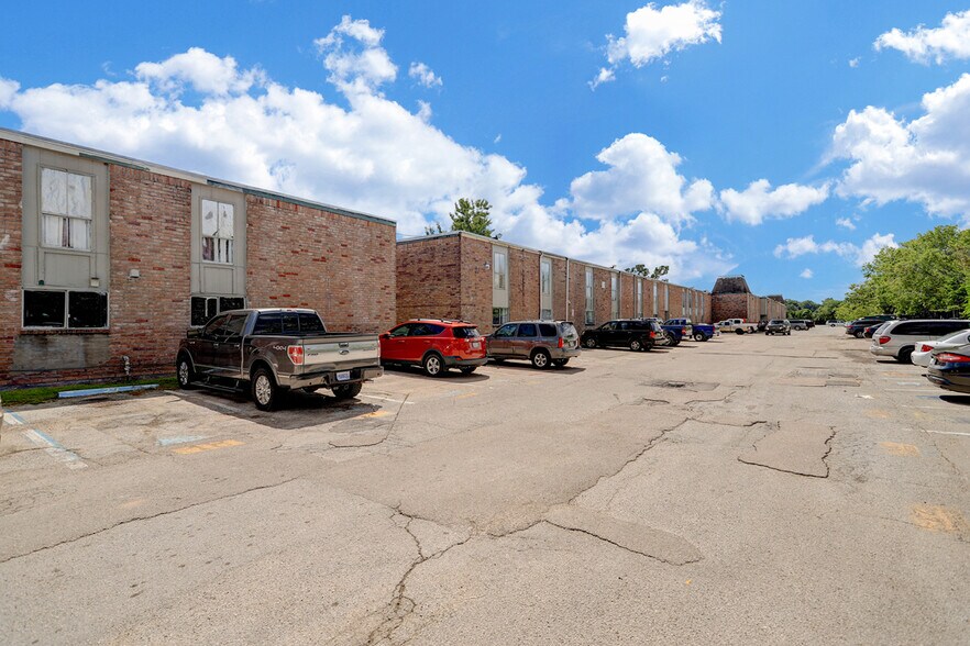 More Photos Of 215 W Little York Rd, Houston Apartments For Sale