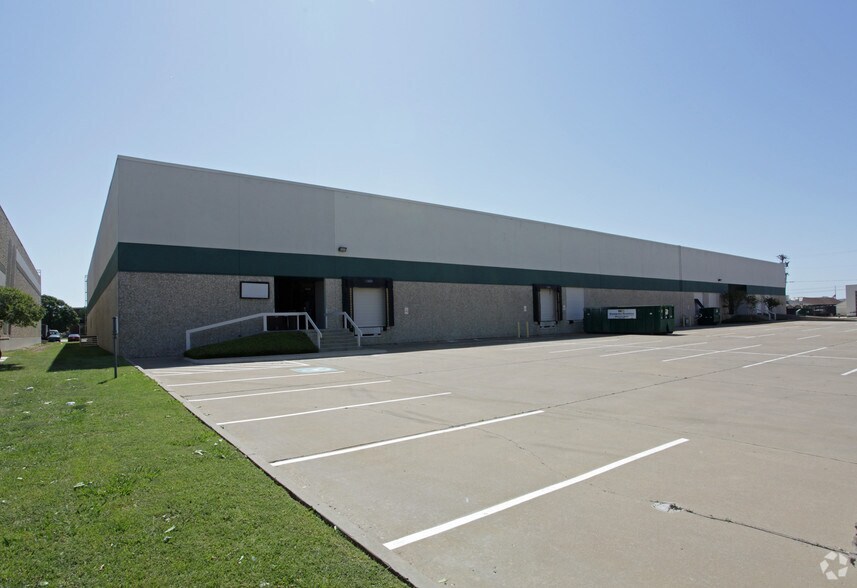 More Photos Of 1030-1048 Trend Dr, Carrollton Distribution For Lease