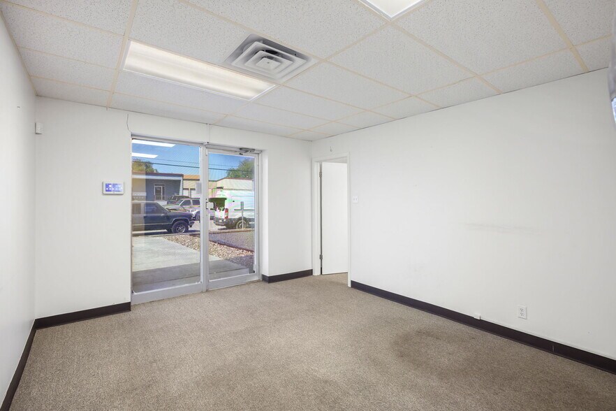 More Photos Of 8402 Speedway Dr, San Antonio Warehouse For Sale